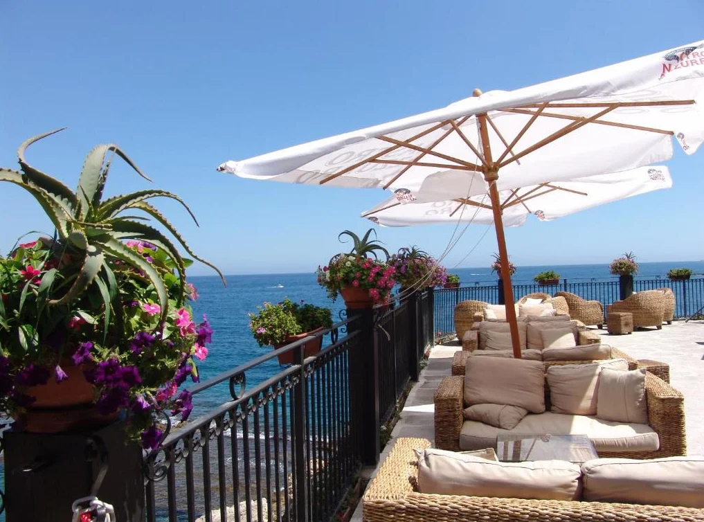Hotel Grand Villa Politi terras