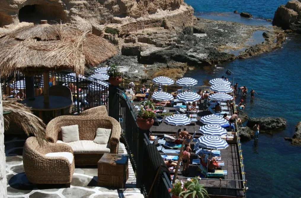 Hotel Grand Villa Politi terras