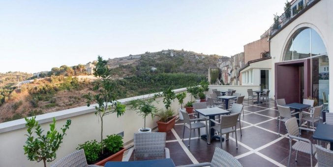 Terras van Hotel San Giorgio Palace op Sicilië