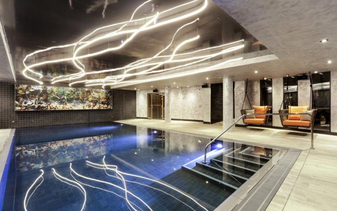 Binnenzwembad van Hotel Novotel Canary Wharf in Londen