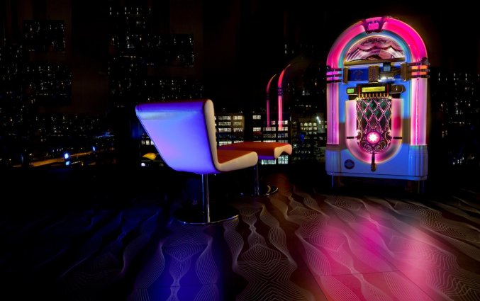Lounge met jukebox van Hotel NHow in Berlijn