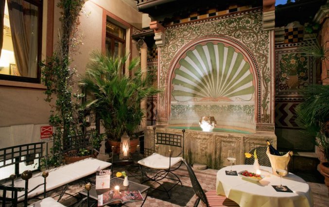 Binnenplaats van Hotel iH Milano Regency Milaan Italië