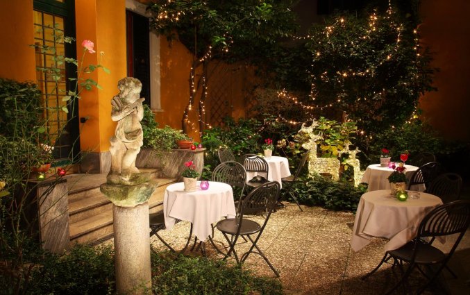 Het terras van Hotel Sanpi Milaan