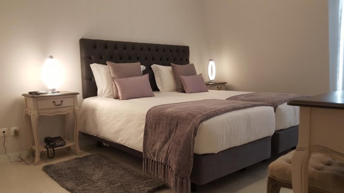 Moderne tweepersoonskamer van Hotel Alcobia in Lissabon
