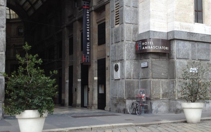 Entree van Hotel IH Milano Ambasciatori Milaan