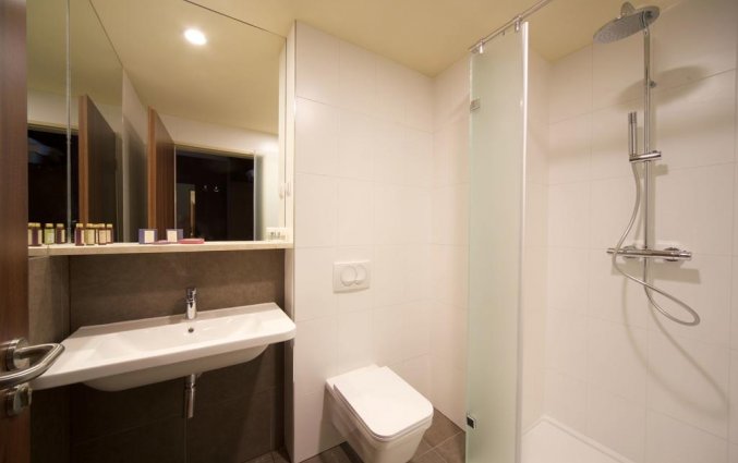 Badkamer van een tweepersoonskamer van Hotel 12 Revay in Budapest