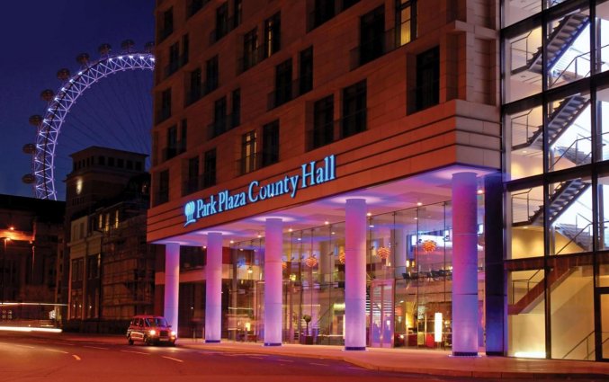 Voorzijde bij Park Plaza County Hall