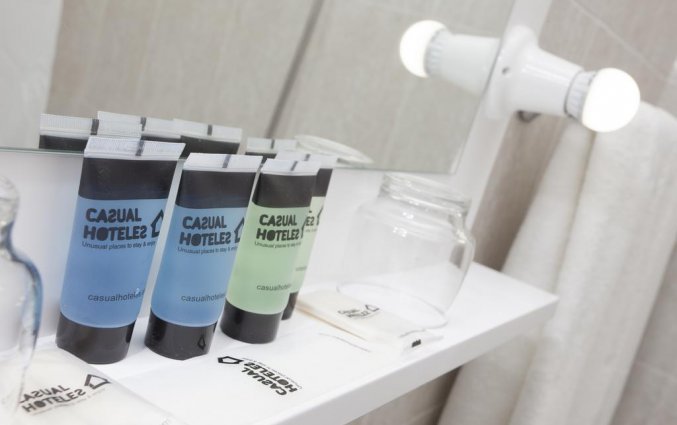 badkamer tweepersoonskamer Hotel Casual Madrid del Teatro in Madrid